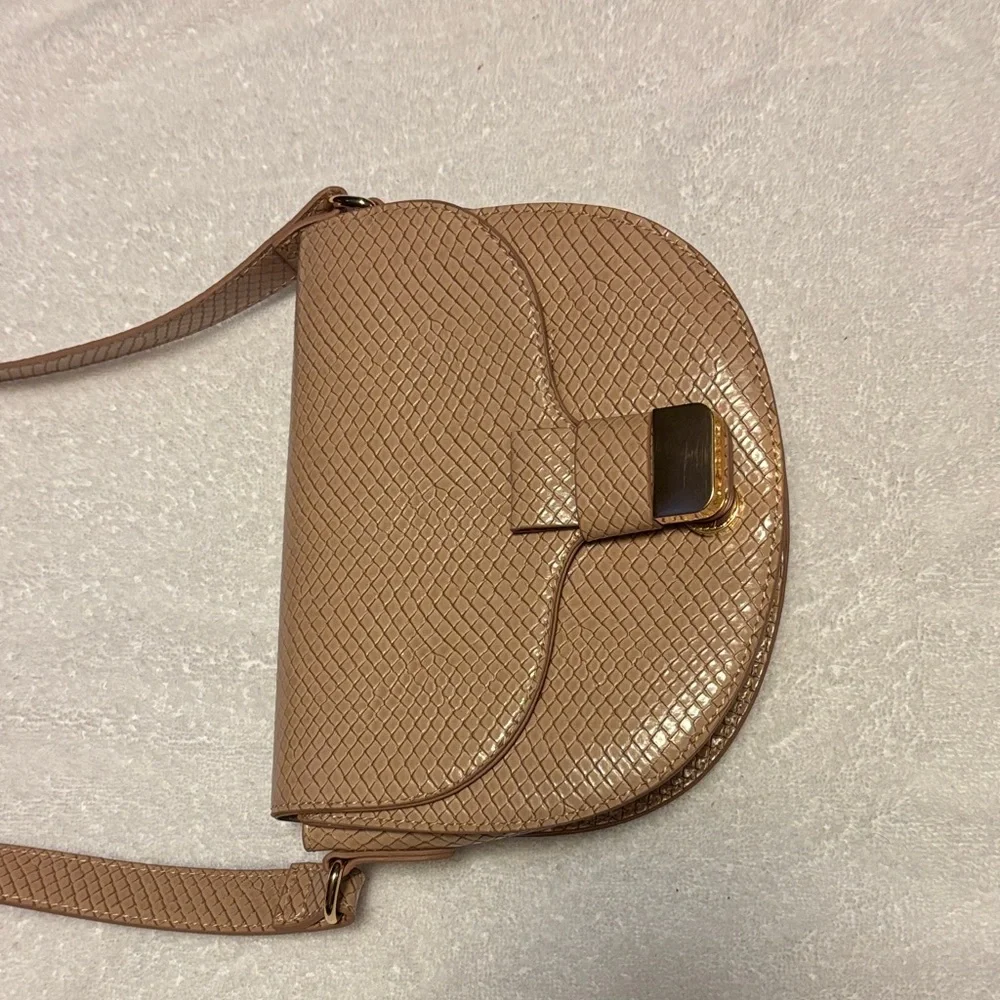 Chic Metallic Crossbody Bag